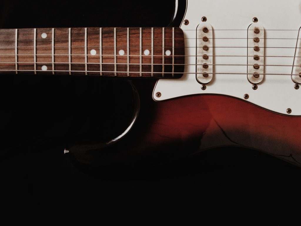Differences Between Bass and Guitar 123 Rock School of Music